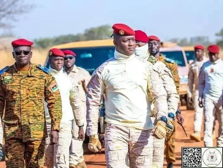 Souveraineté en marche : Peuple du Burkina Faso, ne regardons pas l’histoire s’écrire, écrivons-là avec le Capitaine Ibrahim TRAORÉ