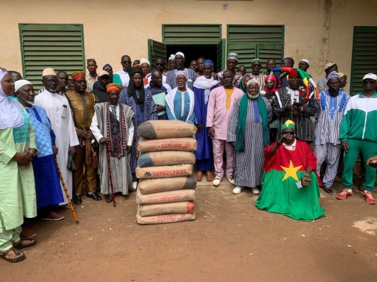Faso Mêbo : Les Koglweogo offrent 9 tonnes de ciment pour soutenir l’initiative présidentielle