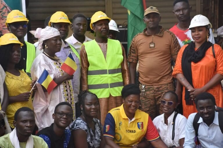 Burkina Faso  : La diaspora tchadienne remet deux tonnes de ciment à Faso Mêbo