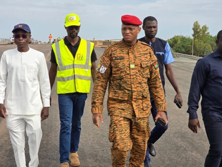 Burkina Faso – Infrastructures : Même sous la pluie et les jours fériés, le Capitaine Ollo PALENFO veille au développement