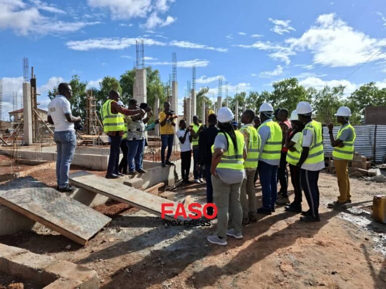 Chantier du centre médical communal de Belle Ville à Bobo-Dioulasso : avec un taux d’exécution de 11 %, le coordonnateur Drissa TRAORÉ appelle à redoubler d’efforts