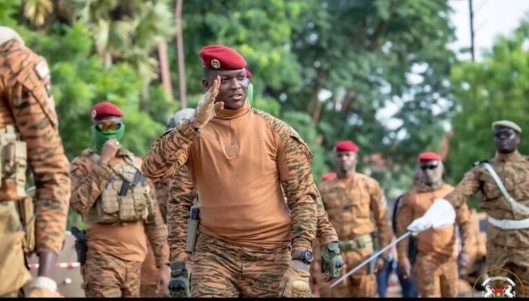 Souveraineté et Développement : Peuple du Burkina Faso, vous avez toutes les raisons d’accompagner le Président du Faso, Chef de l’État, le Capitaine Ibrahim TRAORÉ