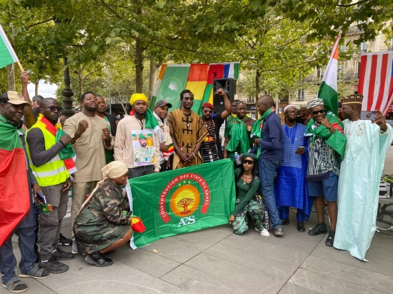 Paris/Soutien à l’AES : La diaspora fait vibrer la place de la République pour la souveraineté africaine
