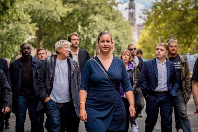 France: « Ceux qui tenteront de sauver Macron tomberont avec lui », averti Mathilde PANOT