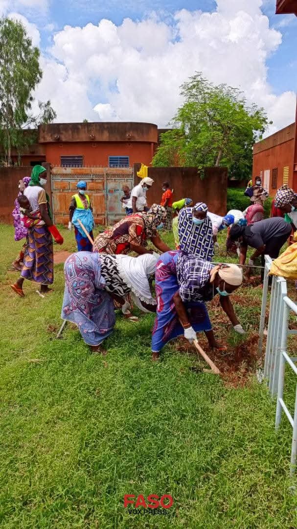 Yaadga : Journée de salubrité au CMA de Yako grâce à l’initiative présidentielle IPDC du Président Ibrahim TRAORÉ