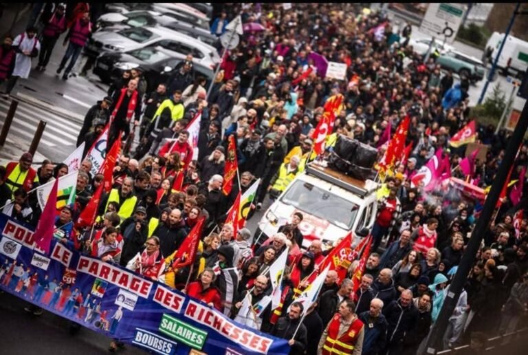 Jeudi noir en France : une démocratie en sursis, le peuple est dans les rues