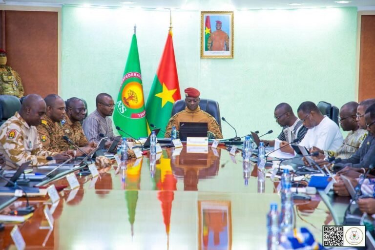 Burkina Faso : Le gouvernement et La Poste BF lancent les “Zama Tchè” pour rapprocher les services publics des citoyens