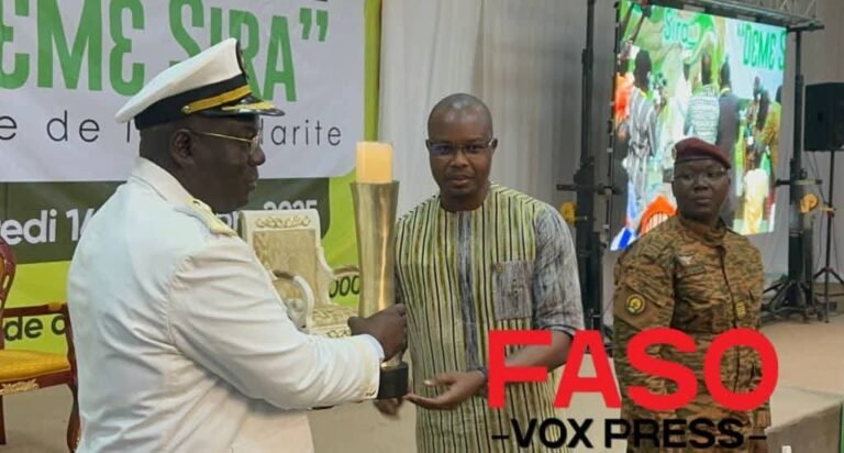 Burkina Faso : l’État active la chaîne de solidarité nationale à travers la caravane « Dɛmɛ Sira »