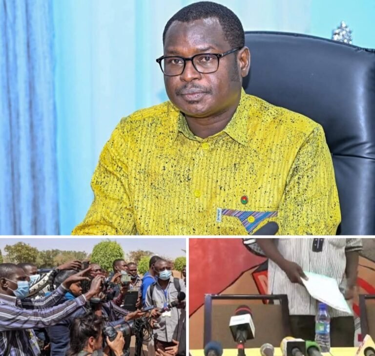 Tenue professionnelle dans les médias : Le Ministre Pingdwendé Gilbert OUÉDRAOGO artisan d&rsquo;un journalisme burkinabè élégant, décent et valorisant les tissus traditionnels