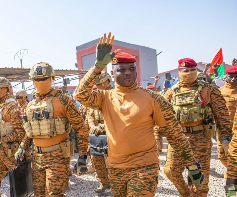 [#Burkina_Faso] Le Capitaine Ibrahim TRAORÉ affiche ses ambitions XXL pour les infrastructures routières