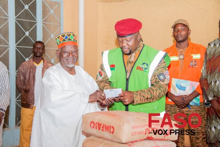 [#Burkina_Faso] Faso Mêbo : le Moogho Naaba Baongo fait don de 20 tonnes de ciment et d’équipements pour accompagner la dynamique de construction nationale
