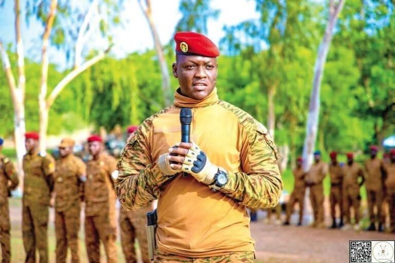 Burkina Faso : Reprise en main de la communication, les intérêts nationaux au cœur de la stratégie