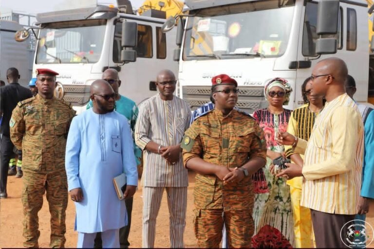 Burkina Faso/Offensive humanitaire : 64 camions acquis sur fonds propres remis à la CONASUR
