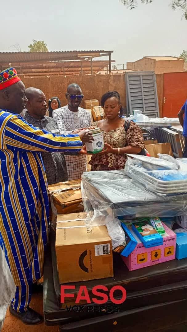 Région de Yaadga / Yako : le PCRSS offre plus de 62 millions de FCFA d’équipements médicaux au CMA et à 17 CSPS