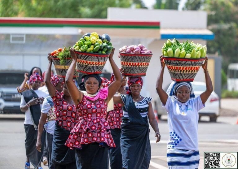 Gouverner pour le peuple : le Président du Faso reçoit les femmes de Zongo en toute simplicité, symbole d’une gouvernance de proximité