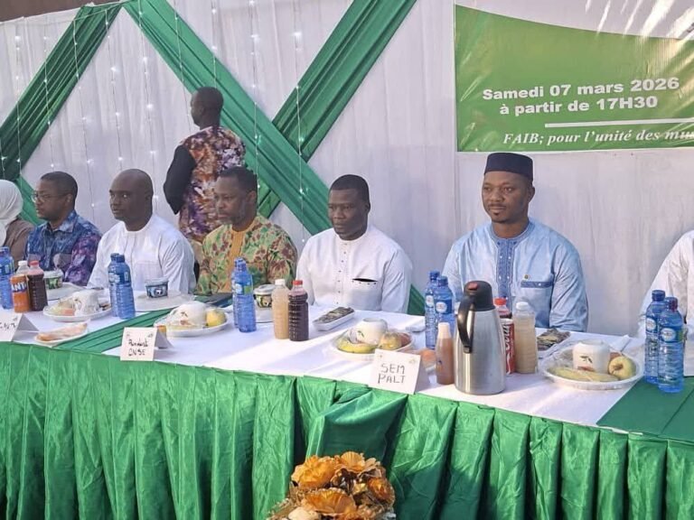 Rupture collective du jeûne: le Commandant Oumarou YABRÉ aux côtés des fidèles musulmans