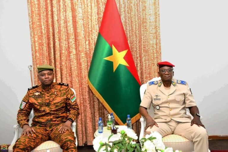 Gendarmerie nationale : Colonel Yaguibou déjà à l’œuvre, sa première tournée des autorités
