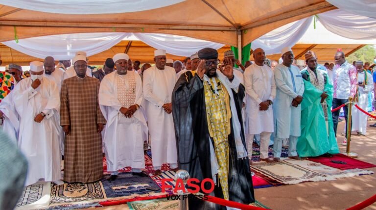 Burkina Faso/Célébration de l’Aïd El Fitr: A la place de la nation, les fidèles musulmans et chrétiens s&rsquo;unissent pour implorer la paix