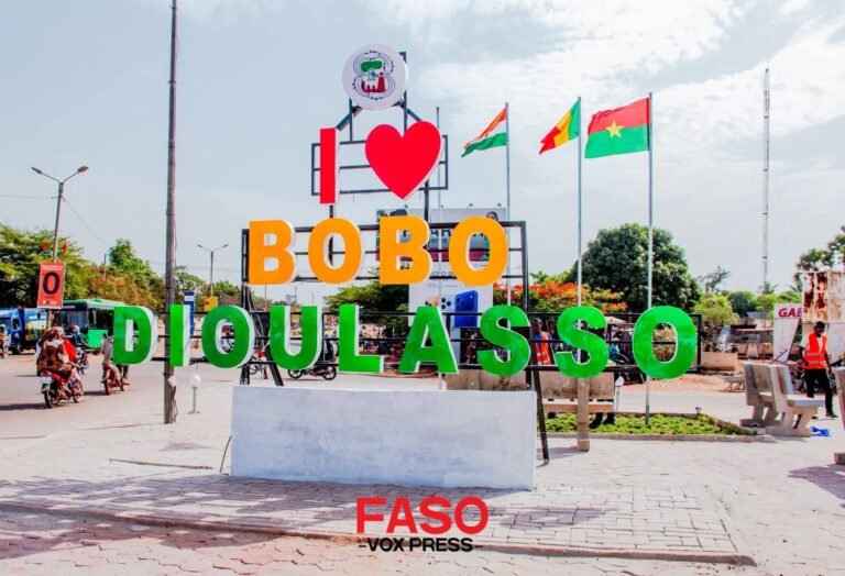 « I LOVE BOBO DIOULASSO » : les lumières de Faso Mêbo transforment la ville de Sya en cœur battant de la SNC 2026