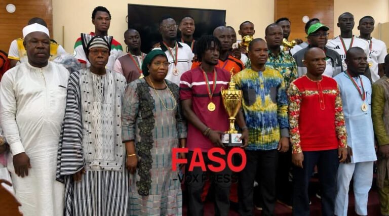 [#Burkina_Faso] Bobo-Dioulasso / Super Coupe de la Chefferie traditionnelle et coutumière : au-delà des trophées, le Camarade Mikaïlou SIDEBE passe un puissant message de cohésion sociale, de patriotisme