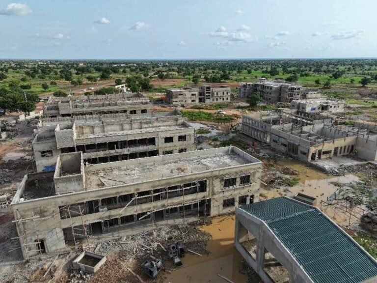 Burkina Faso: 400 milliards de FCFA pour financer des infrastructures sanitaires et éducatives