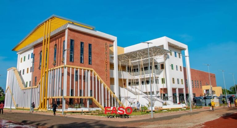 Burkina_Faso/ Bobo-Dioulasso/Université Nazi Boni : Un amphithéâtre, une vision : Le Capitaine Ibrahim TRAORÉ pose les fondations de la souveraineté par le savoir