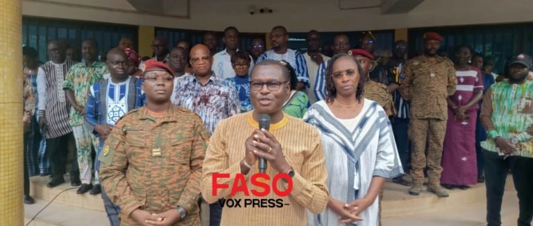 Burkina_Faso « Celui qui nous nourrit nous dictera ses lois » : à la montée des couleurs, le ministre de la Communication sonne la charge du “Consommons Burkinabè”