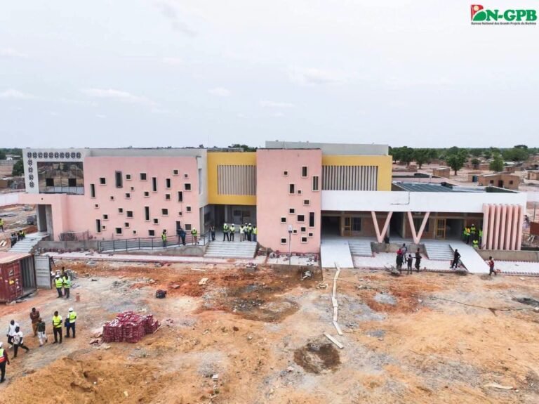 Burkina Faso/Santé : plus de 67 milliards de FCFA validés pour 20 centres médicaux, 20 maternités et un Institut du cœur
