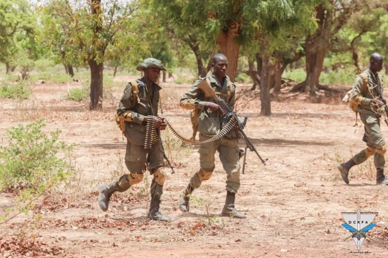 [#Burkina_Faso] Claviers contre kalachnikovs : la guerre invisible contre le pays des Hommes intègres 